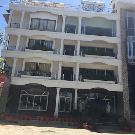 Hotel Sheratone Mount Abu Buitenkant foto
