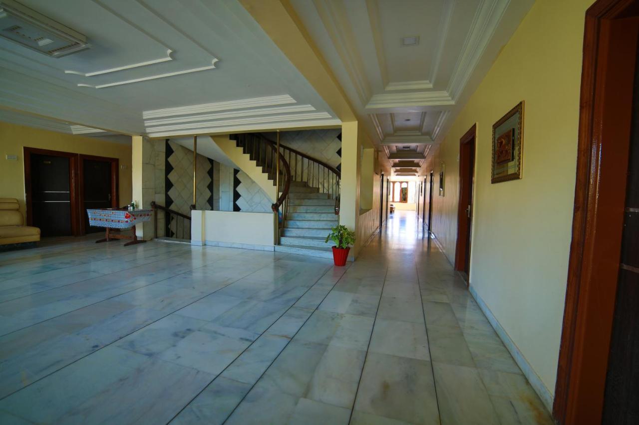 Hotel Sheratone Mount Abu Buitenkant foto