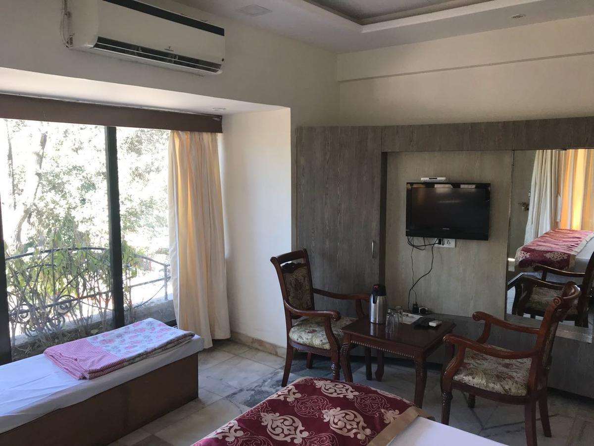 Hotel Sheratone Mount Abu Buitenkant foto