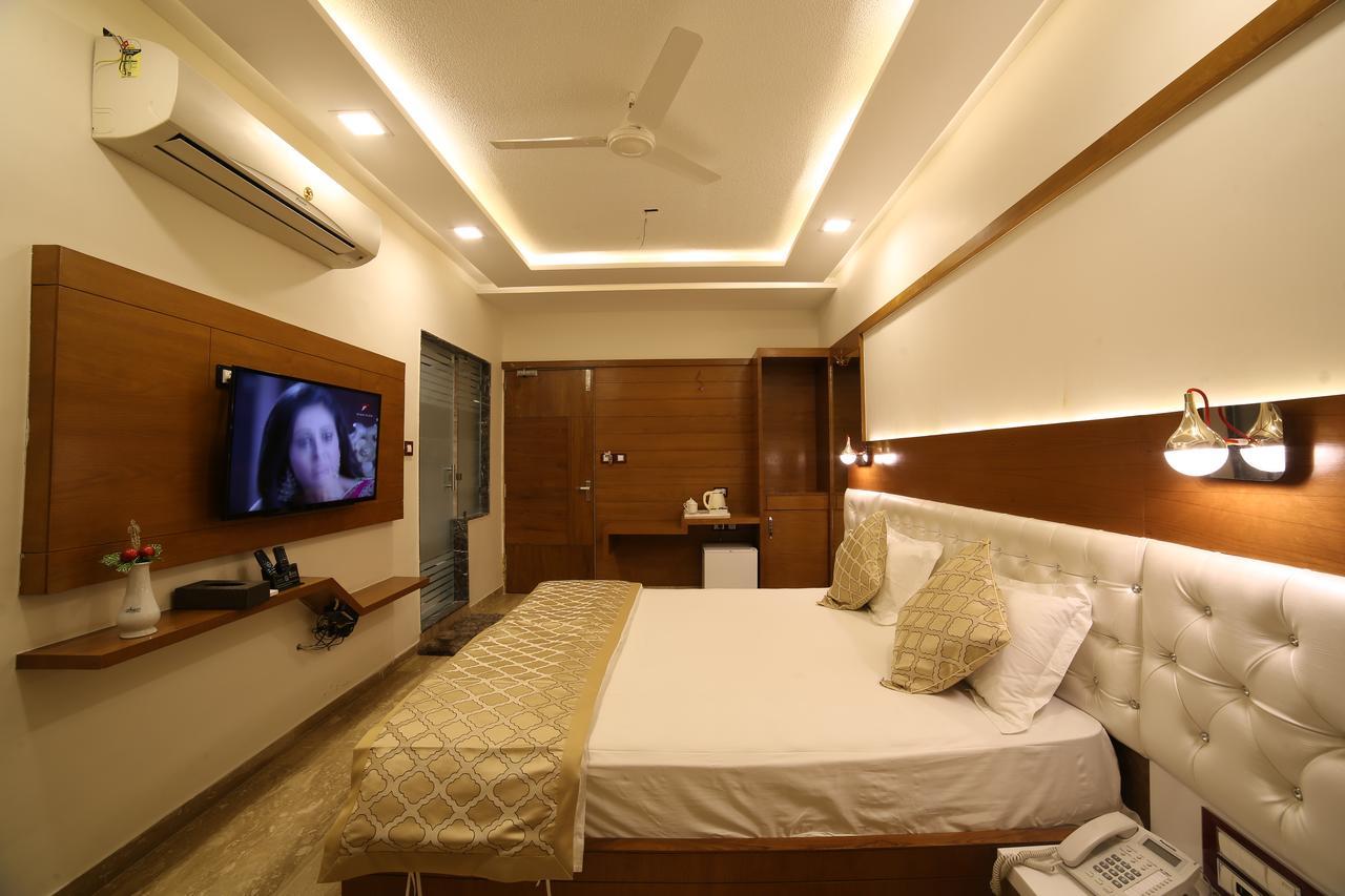 Hotel Sheratone Mount Abu Buitenkant foto